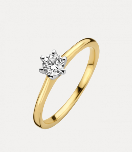 14 KARAAT GEEL-MET WITGOUDEN SOLITAIR RING MET DAARIN 1 BRILJANT VAN 0.07 CARAAT MODEL REALE .
Elegante midden hoog gezette ring met schitterende briljant geslepen diamant, helemaal van nu. Ringmaat 17,5